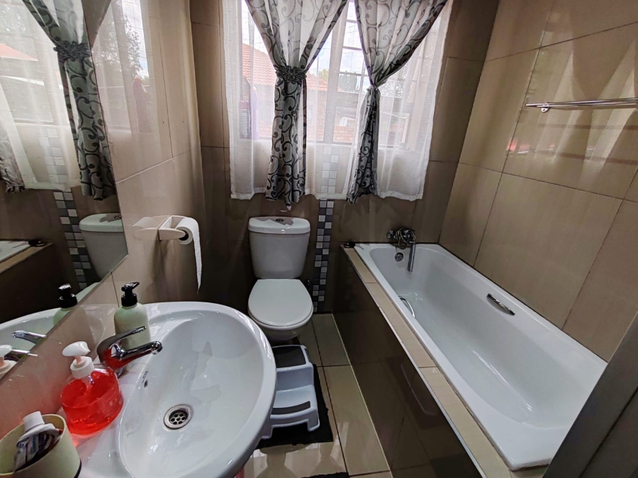 2 Bedroom Property for Sale in Miederpark North West